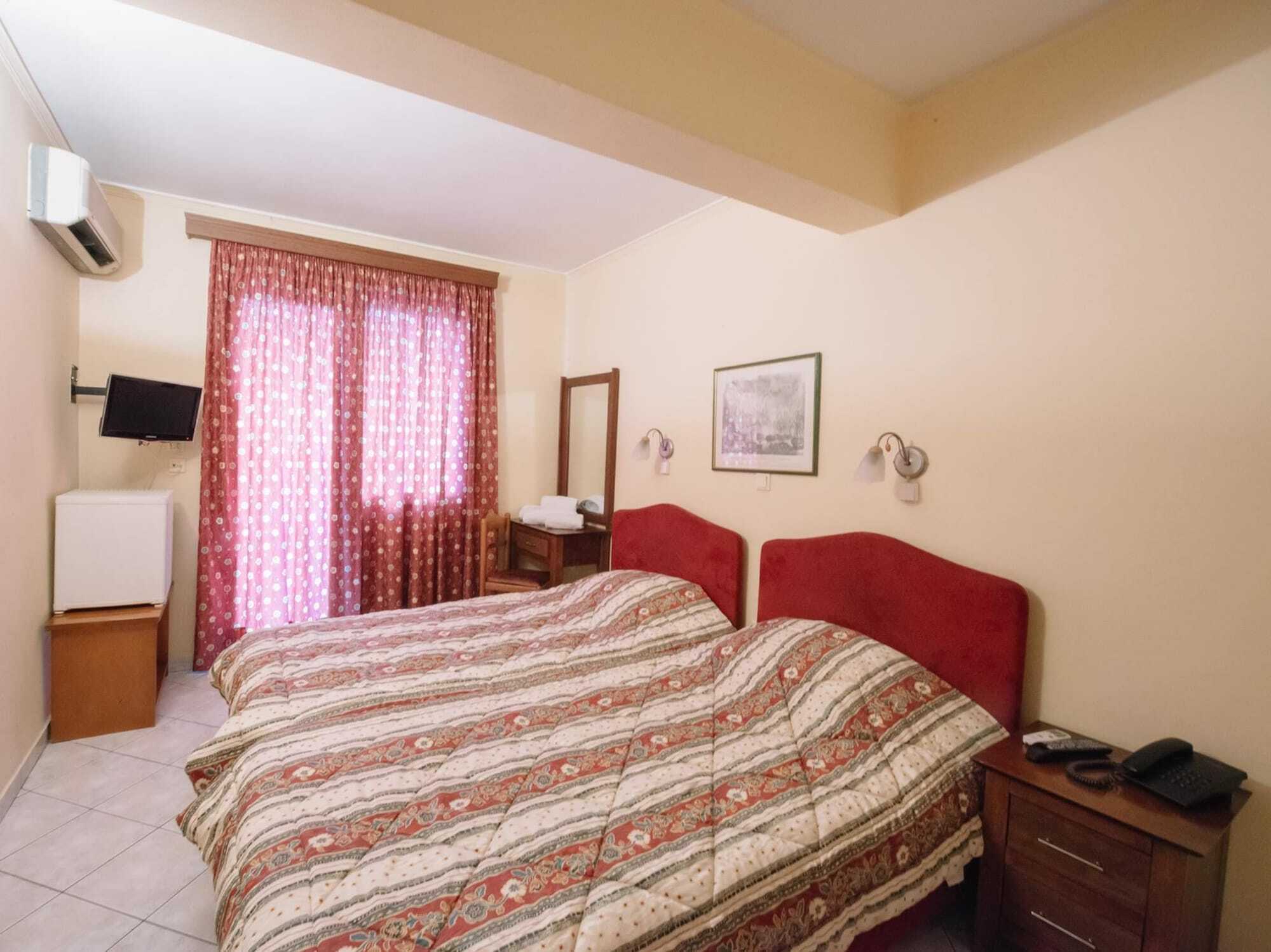 Hotel Atlanta Patras Esterno foto